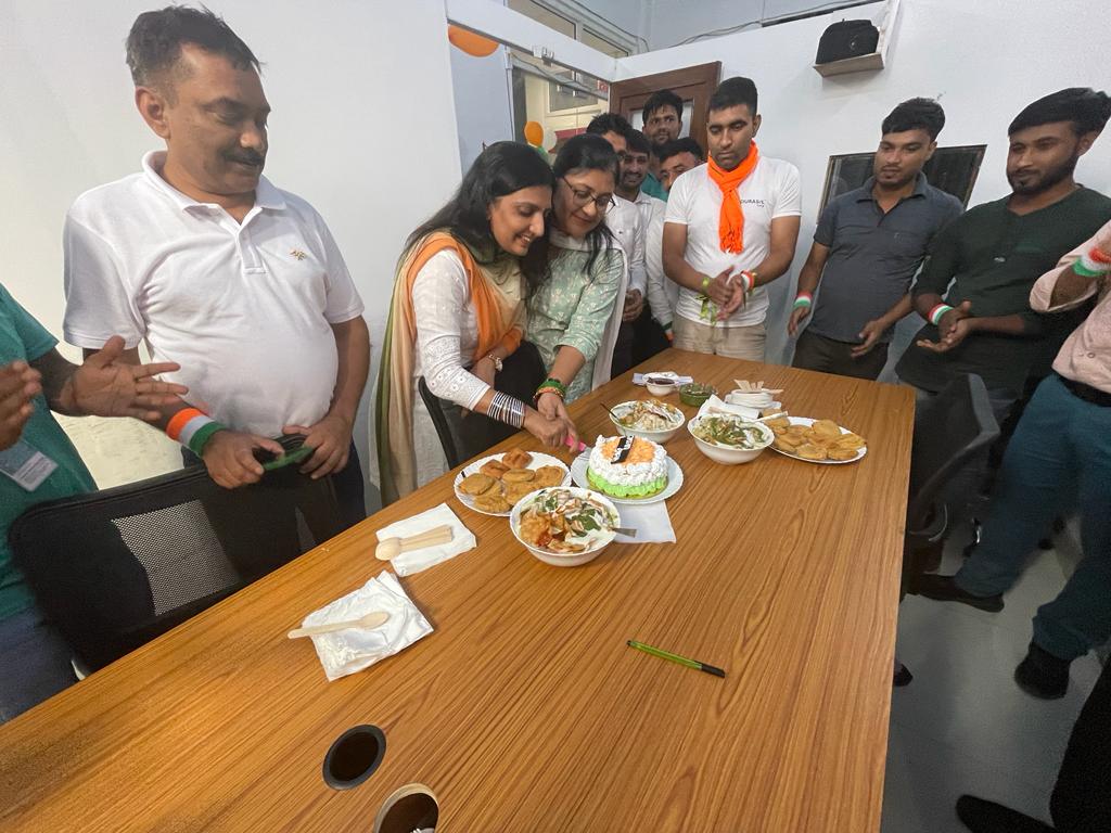 Independence Day cake cutting